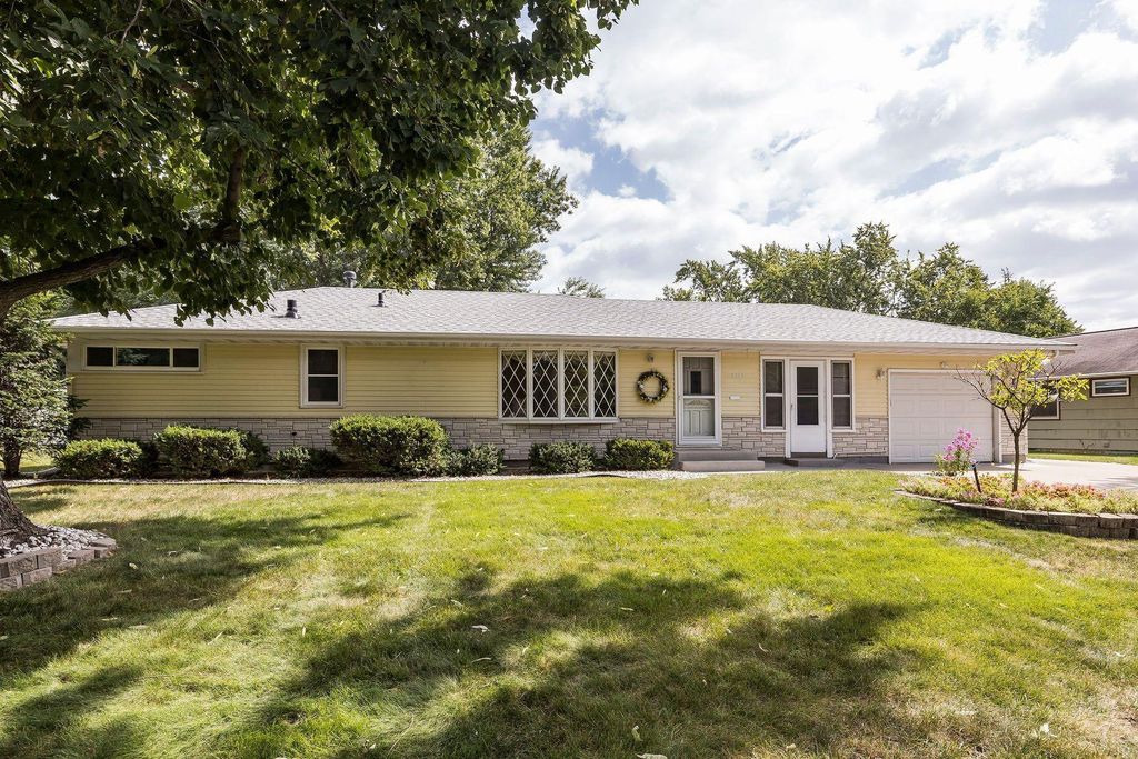 8141 York Avenue S, Bloomington, MN 55431
