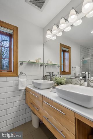 3825 BIRCHWOOD RD, Falls Church, VA 22041