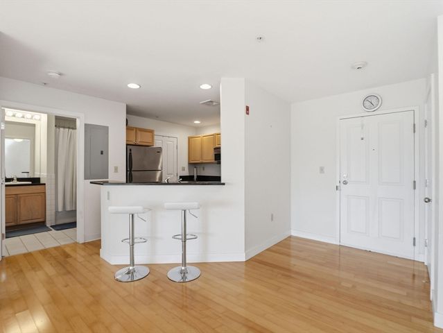 30 Franklin St 327, Malden, MA 02148