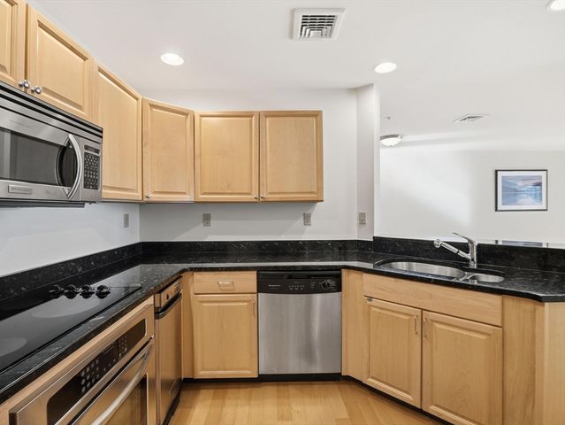 30 Franklin St 327, Malden, MA 02148