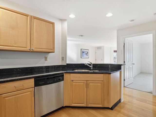 30 Franklin St 327, Malden, MA 02148