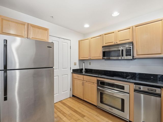30 Franklin St 327, Malden, MA 02148