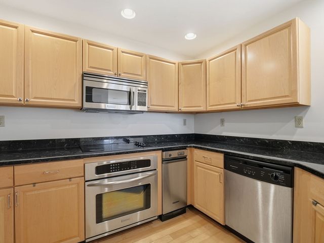 30 Franklin St 327, Malden, MA 02148