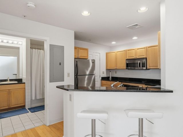 30 Franklin St 327, Malden, MA 02148