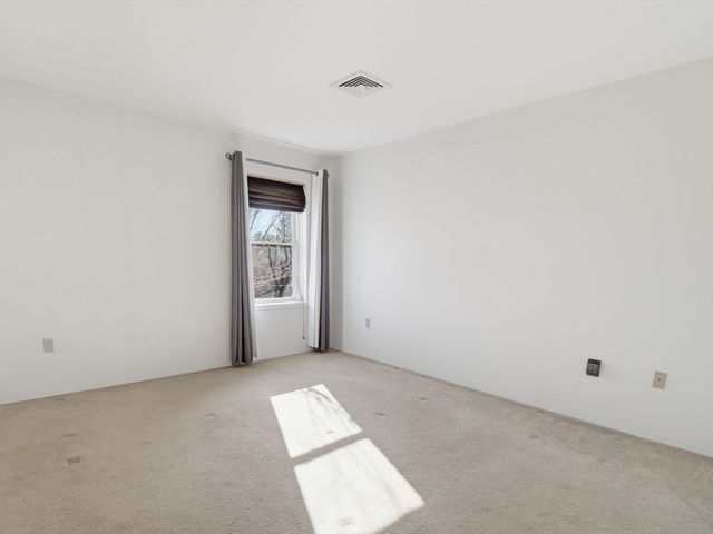 30 Franklin St 327, Malden, MA 02148