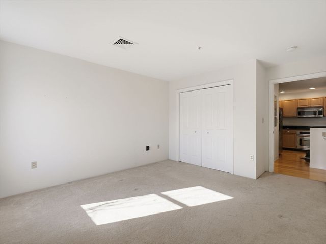 30 Franklin St 327, Malden, MA 02148