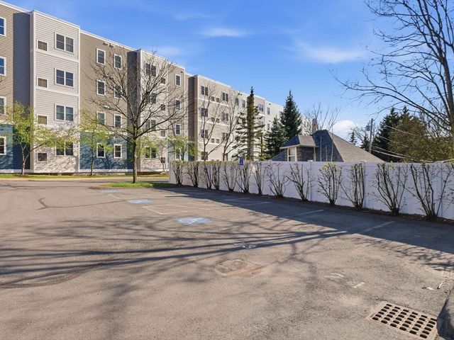 30 Franklin St 327, Malden, MA 02148