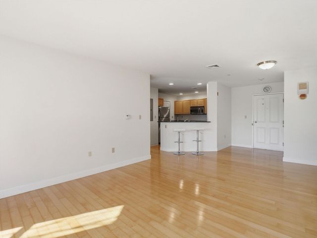 30 Franklin St 327, Malden, MA 02148