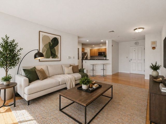 30 Franklin St 327, Malden, MA 02148