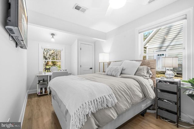 5 ERICSSON RD, Cabin John, MD 20818