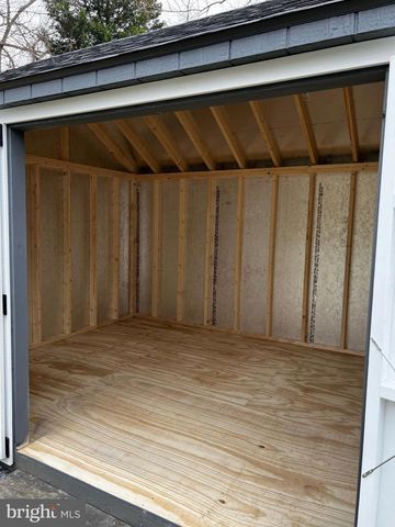 5 ERICSSON RD, Cabin John, MD 20818