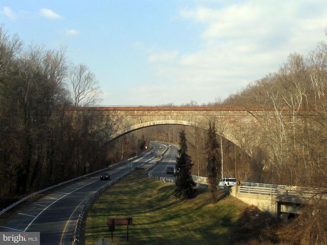 5 ERICSSON RD, Cabin John, MD 20818