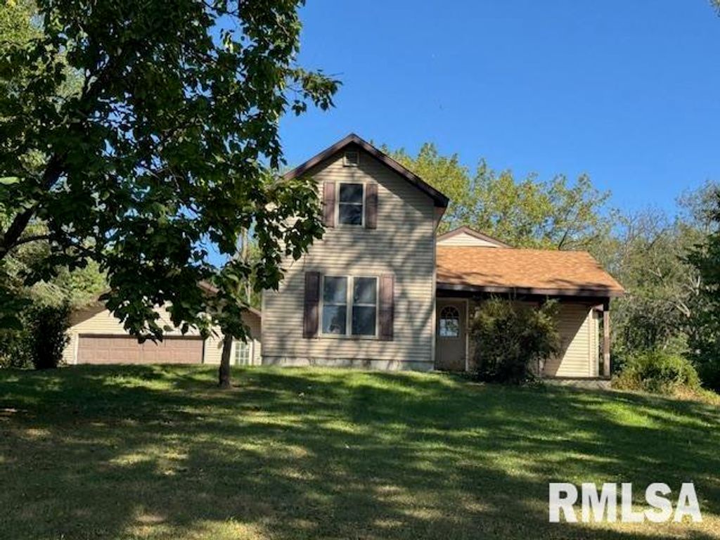 320 30TH Avenue N, Clinton, IA 52732