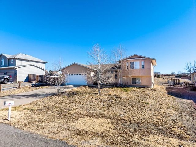 664 Song Sparrow Dr, Pueblo West, CO 81007