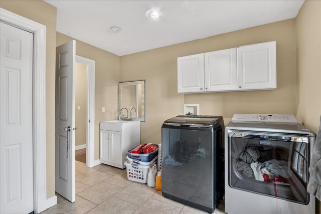 8306 E Crockett Road, Roscoe, IL 61073