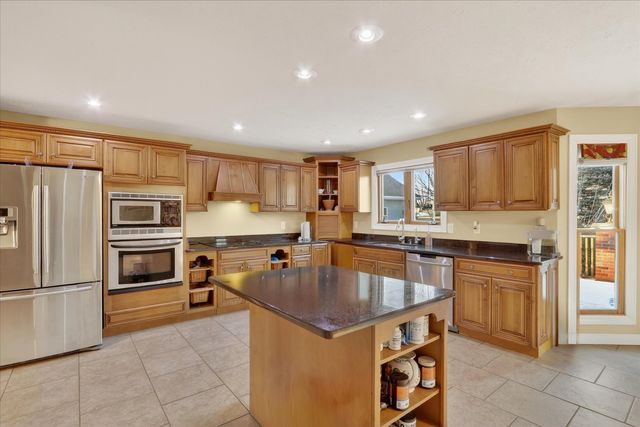 8306 E Crockett Road, Roscoe, IL 61073