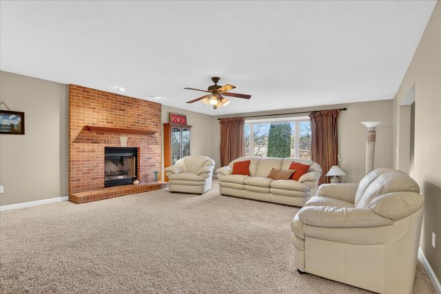 8306 E Crockett Road, Roscoe, IL 61073