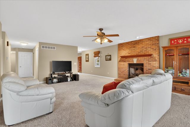 8306 E Crockett Road, Roscoe, IL 61073