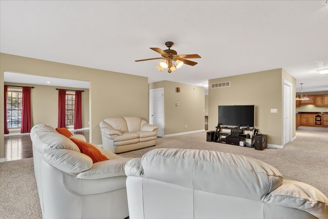 8306 E Crockett Road, Roscoe, IL 61073