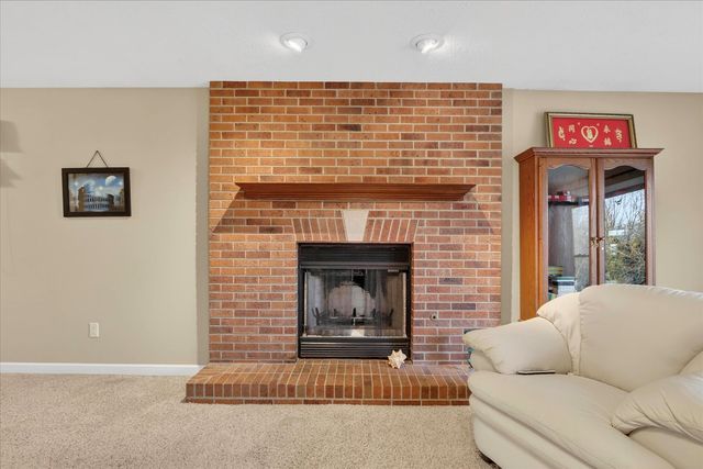 8306 E Crockett Road, Roscoe, IL 61073