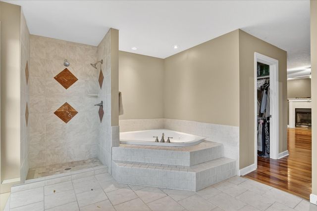 8306 E Crockett Road, Roscoe, IL 61073