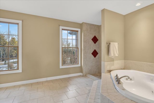 8306 E Crockett Road, Roscoe, IL 61073