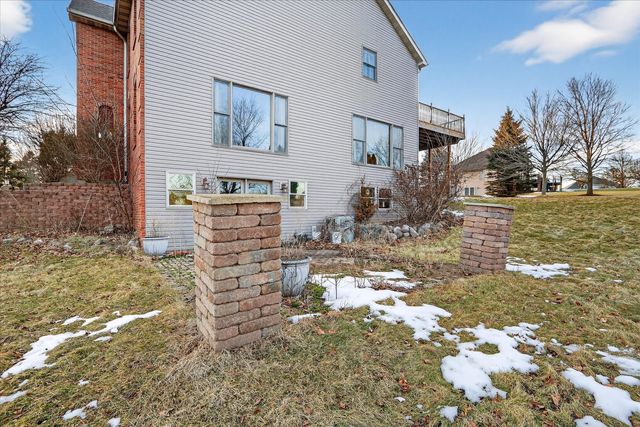 8306 E Crockett Road, Roscoe, IL 61073