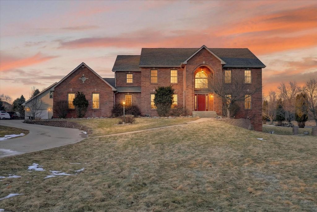 8306 E Crockett Road, Roscoe, IL 61073