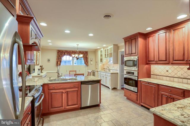 1779 SUMMERFIELD DRIVE, Mechanicsburg, PA 17055