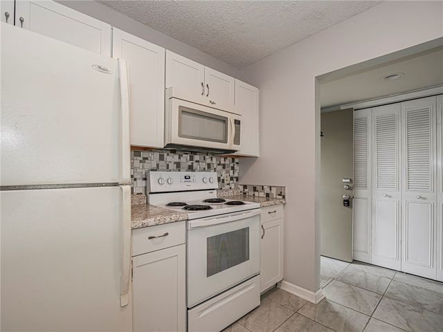 23 Plantation Drive 102, Vero Beach, FL 32966