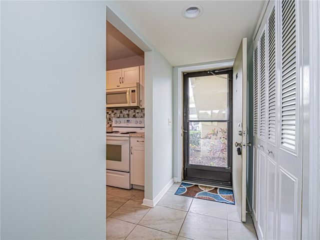 23 Plantation Drive 102, Vero Beach, FL 32966