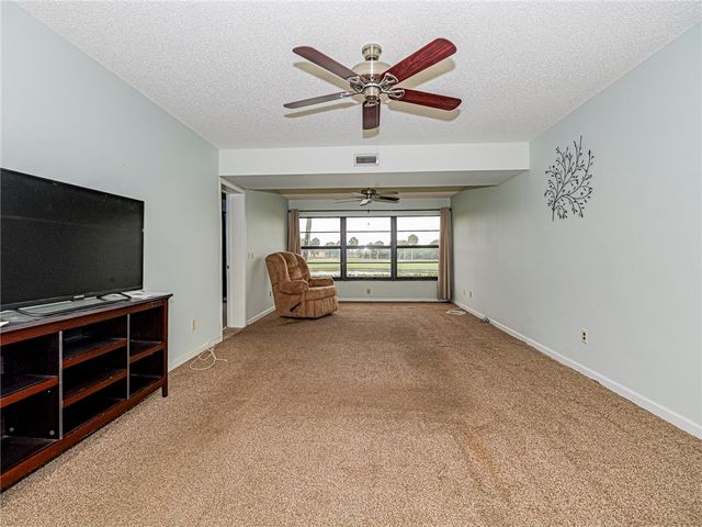 23 Plantation Drive 102, Vero Beach, FL 32966