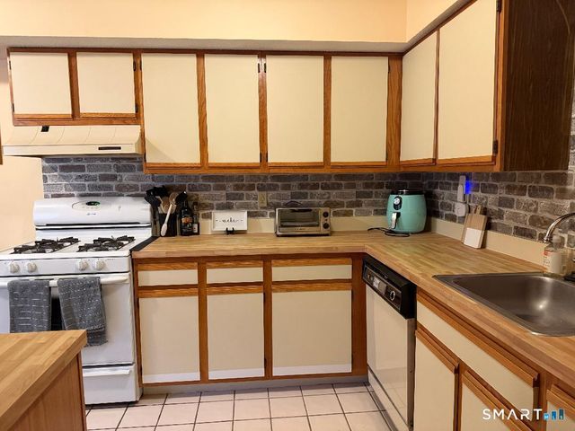 12 Talcott Forest Road E, Farmington, CT 06032