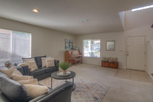 1907 Crystal Ct, Rocklin, CA 95765