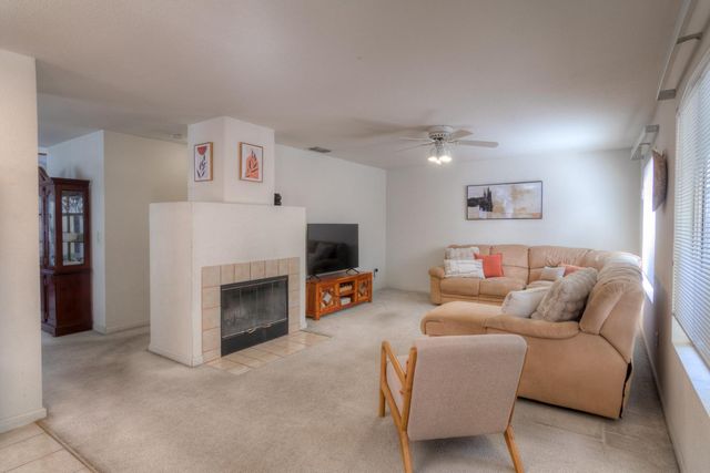 1907 Crystal Ct, Rocklin, CA 95765