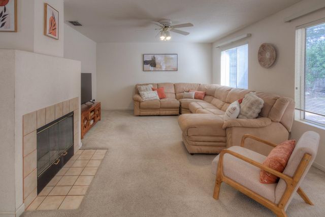 1907 Crystal Ct, Rocklin, CA 95765