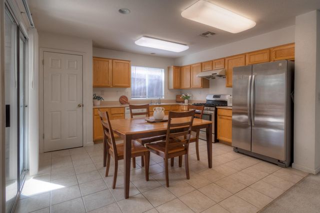 1907 Crystal Ct, Rocklin, CA 95765