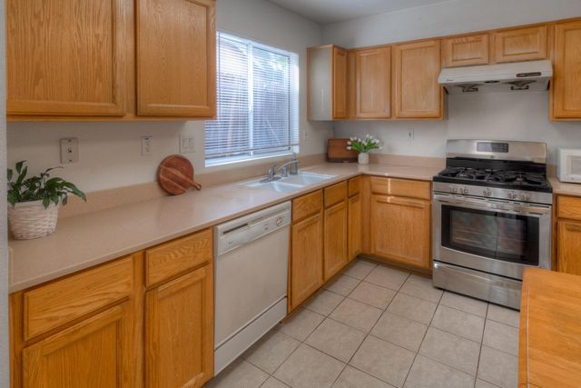 1907 Crystal Ct, Rocklin, CA 95765