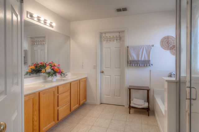 1907 Crystal Ct, Rocklin, CA 95765