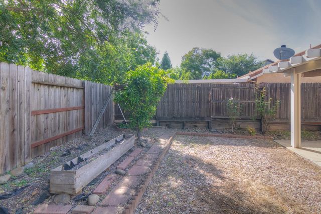 1907 Crystal Ct, Rocklin, CA 95765