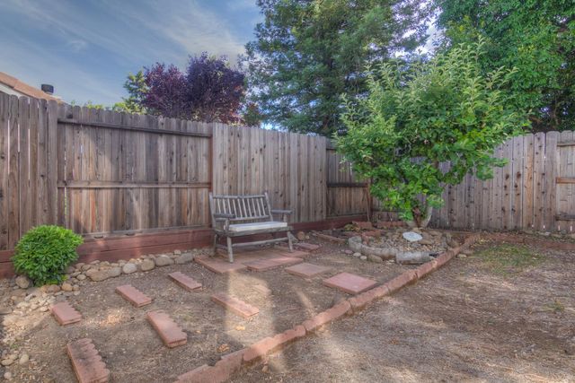 1907 Crystal Ct, Rocklin, CA 95765