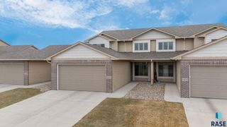 2405 S Kinderhook Ave, Sioux Falls, SD 57106