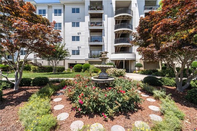 1280 Laskin Rd Apt 102, Virginia Beach, VA 23451