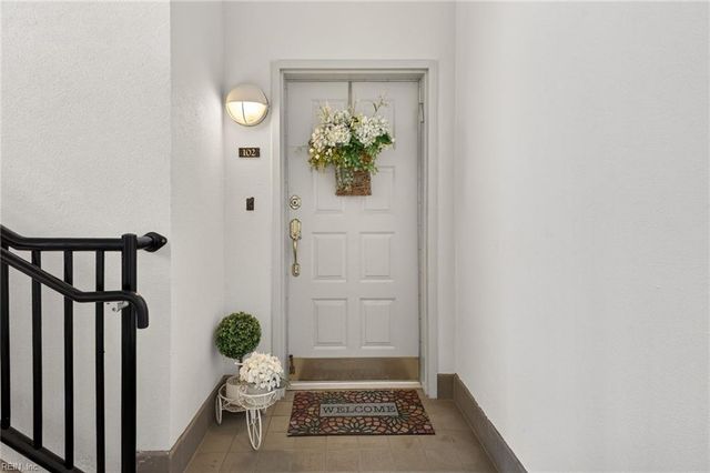 1280 Laskin Rd Apt 102, Virginia Beach, VA 23451