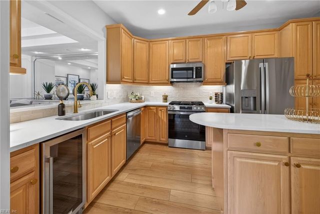 1280 Laskin Rd Apt 102, Virginia Beach, VA 23451