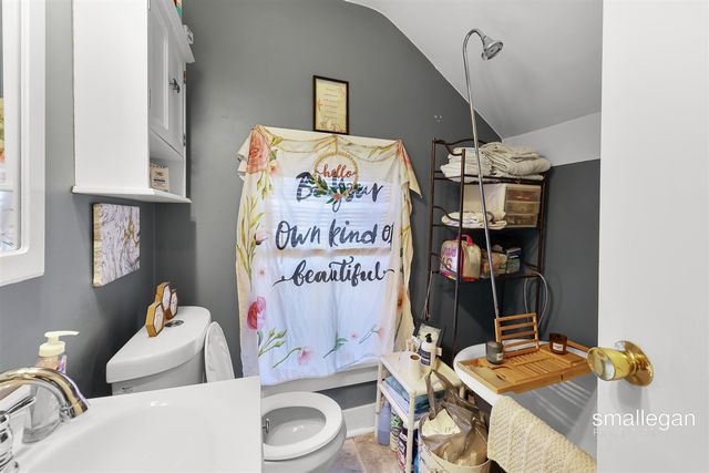 1085 E Larch Avenue, Muskegon, MI 49442