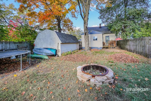 1085 E Larch Avenue, Muskegon, MI 49442