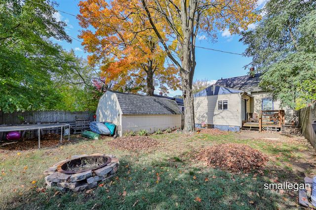 1085 E Larch Avenue, Muskegon, MI 49442