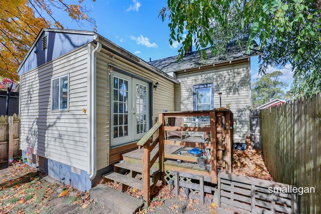 1085 E Larch Avenue, Muskegon, MI 49442