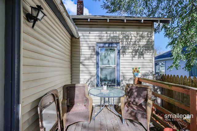1085 E Larch Avenue, Muskegon, MI 49442